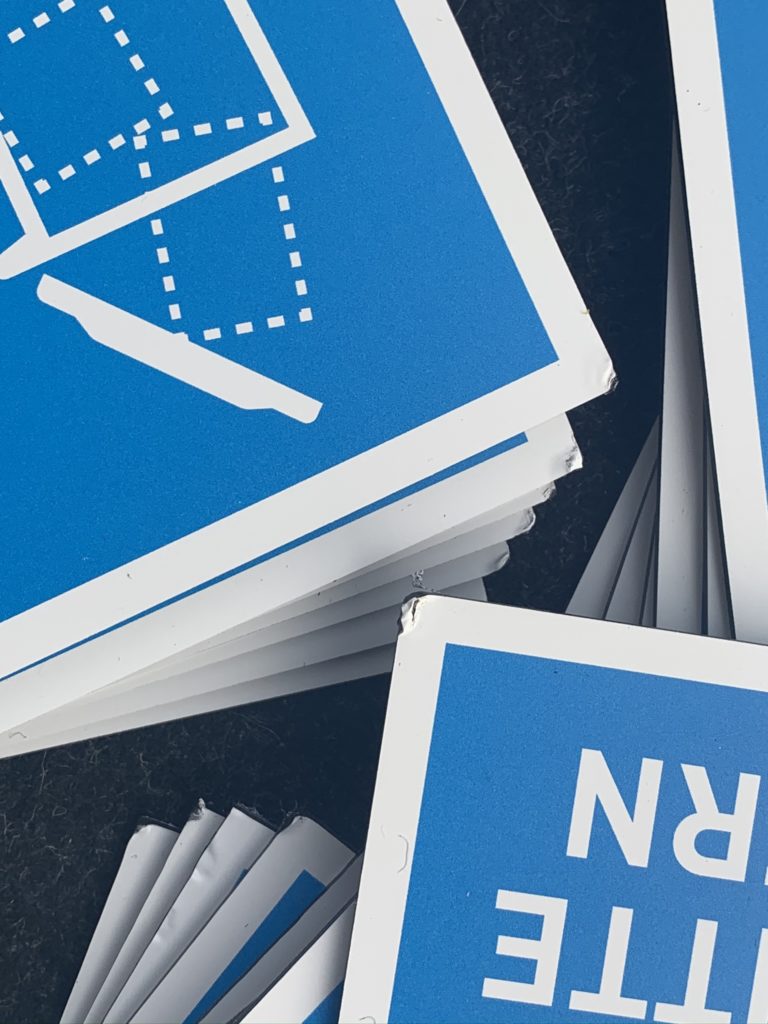 2. Wahl Schild KARTONS BITTE ZERKLEINERN aus AluDibond Made in